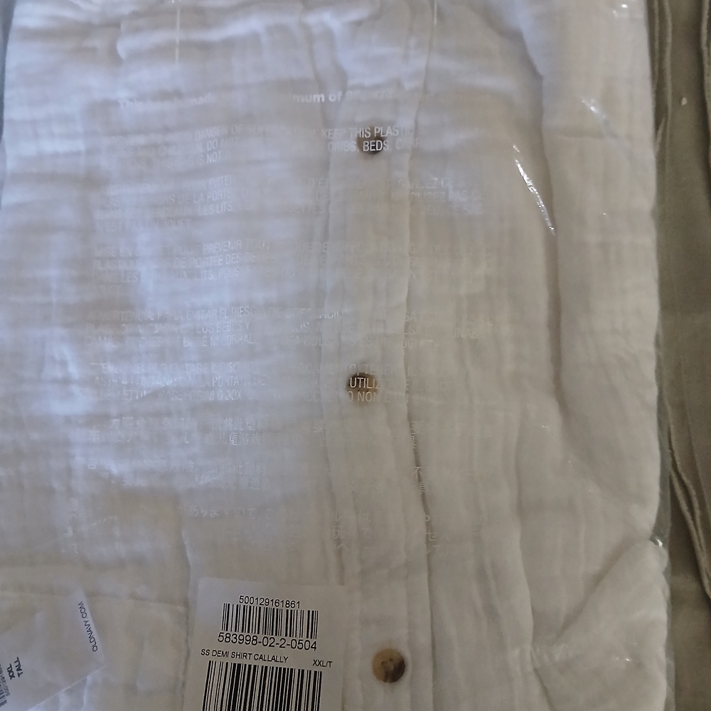 Old Navy White Button-Up Shirt - Picture 3 of 8